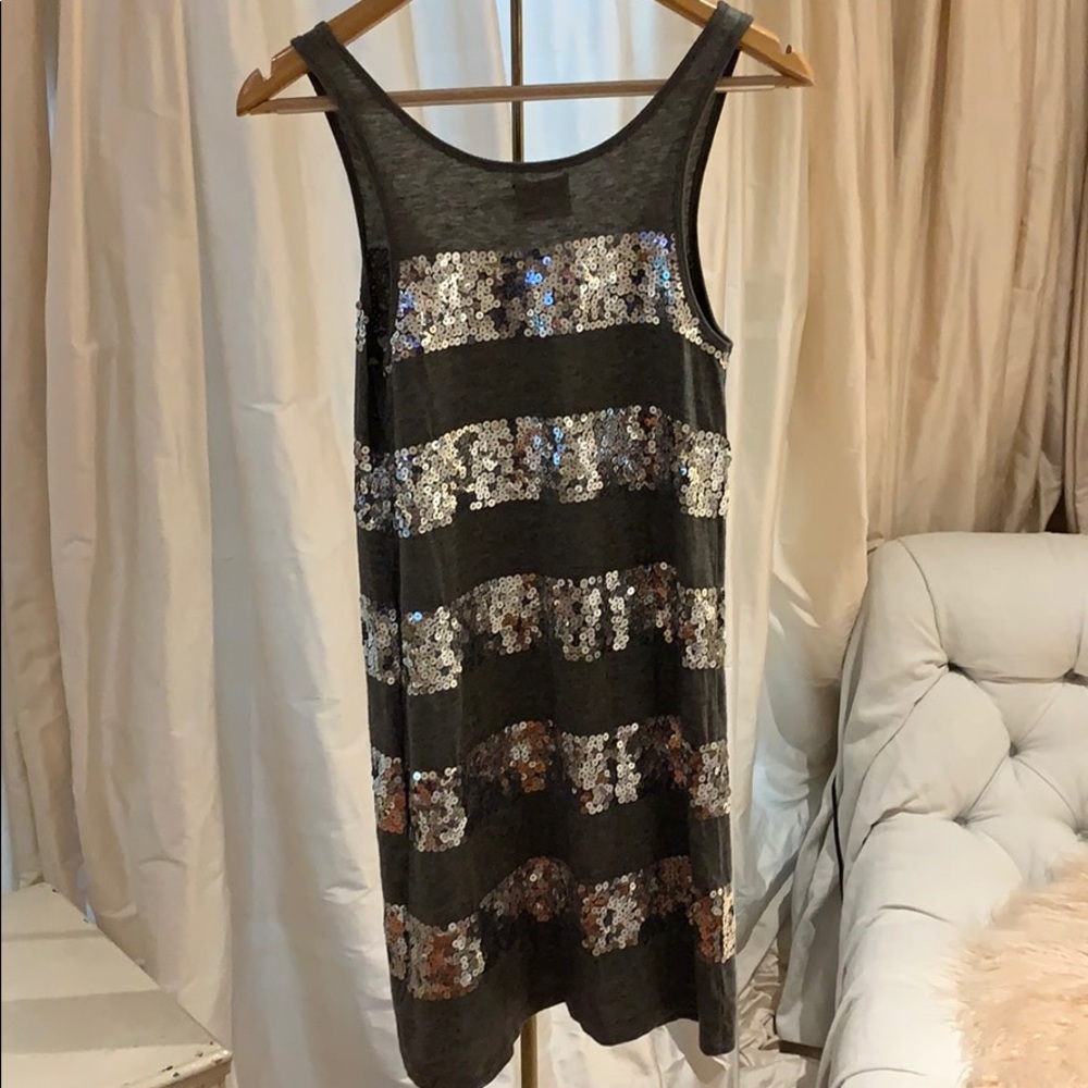 Dress - Picture 4 of 4